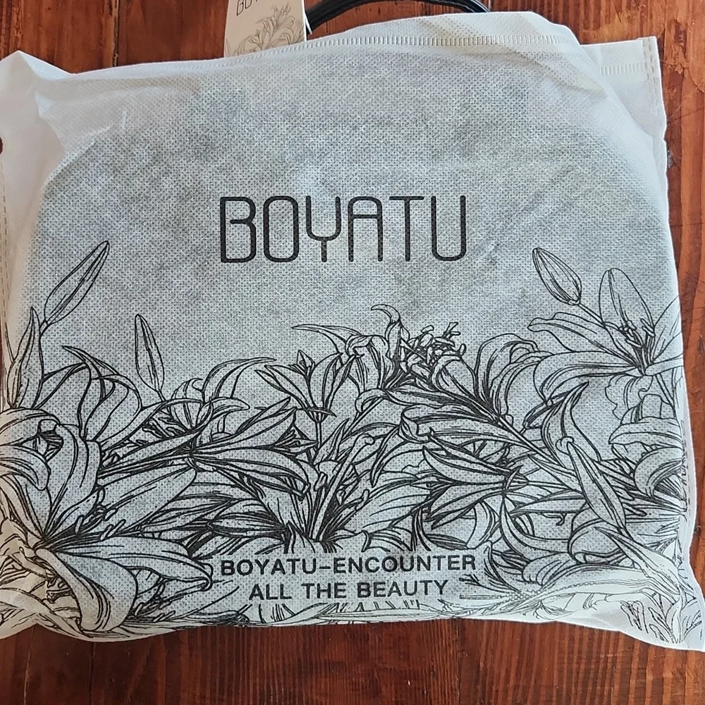 Boyatu Black Make up travel Bag โ NWT โ Woven Leather โ Silver Hardware โ Classy - Picture 14 of 15